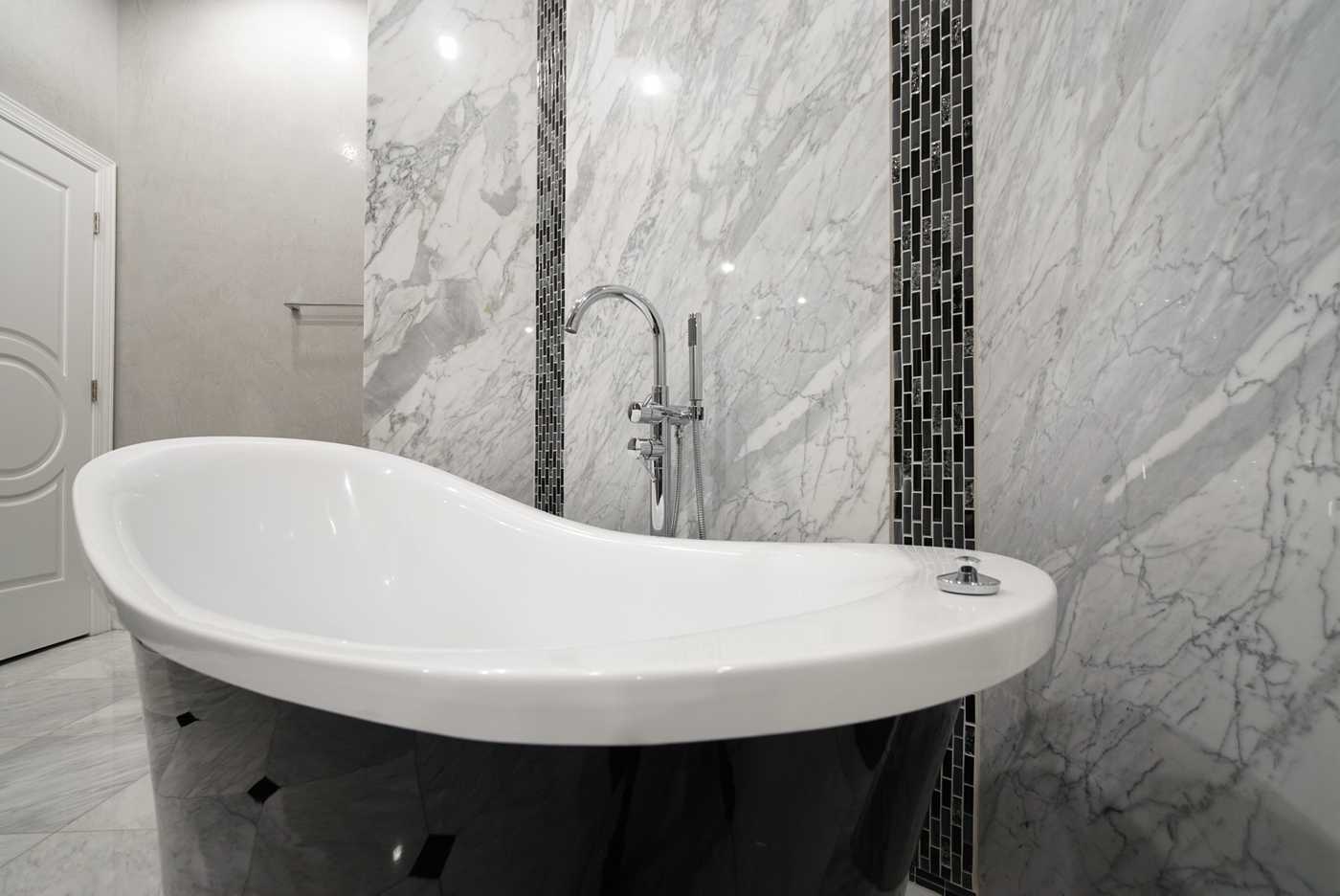 Super White Marble Bathroom Tub Surround Wall