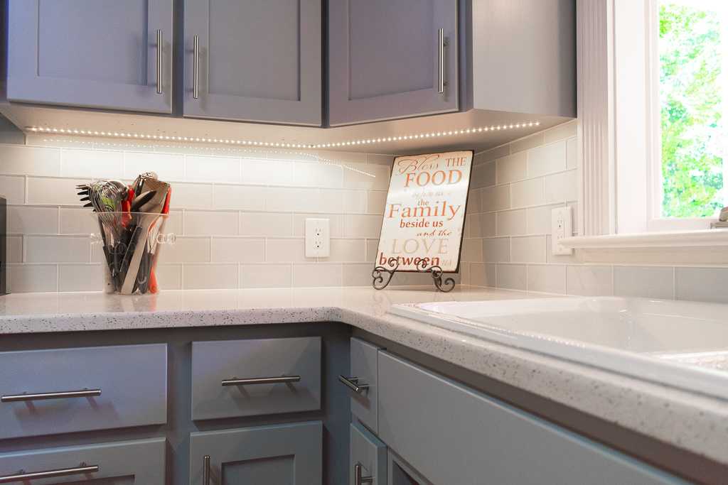 White Lace Quartz Kitchen Countertop Detail