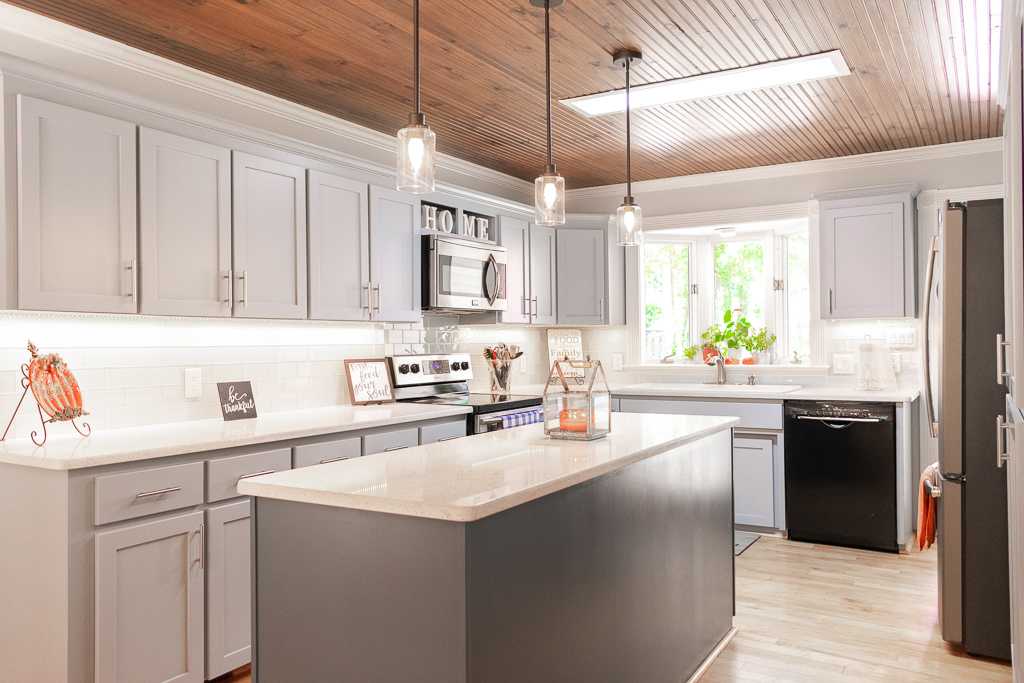 White Lace Quartz Kitchen and Island Countertop